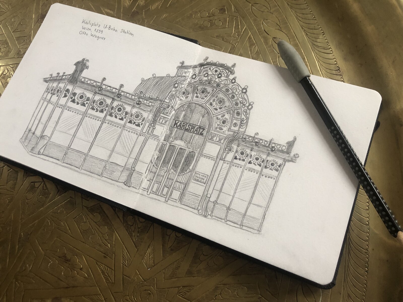 Architecture viennoise, crayon gris, 2025